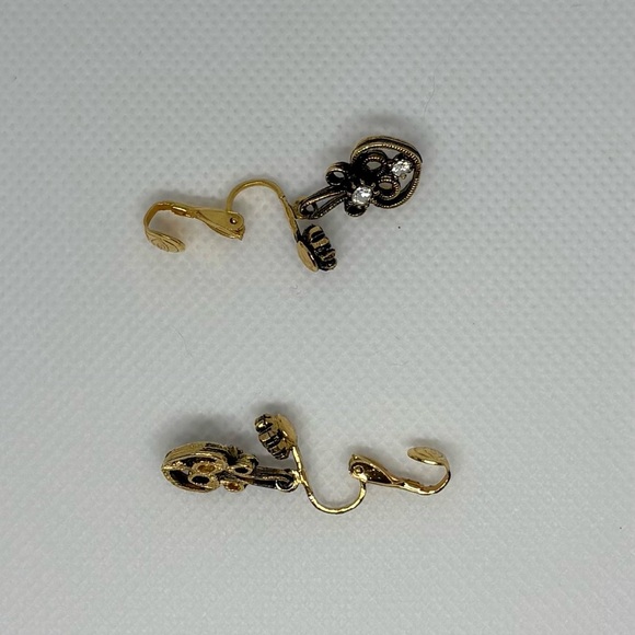 Vintage Antique Gold Tone Crystal
Rhinestone Dangle Clip-On Earrings - Picture 11 of 12